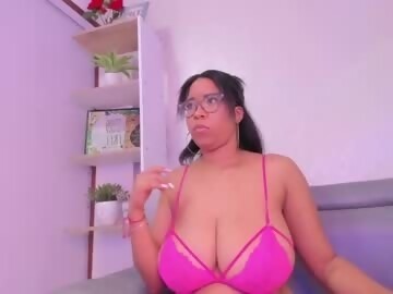 hannnafoxx is latin cam girl 33 years old shows free porn